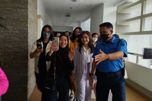 Prilly Latuconsina Jadi Dosen di UGM, Mahasiswa Mengaku Dapat 