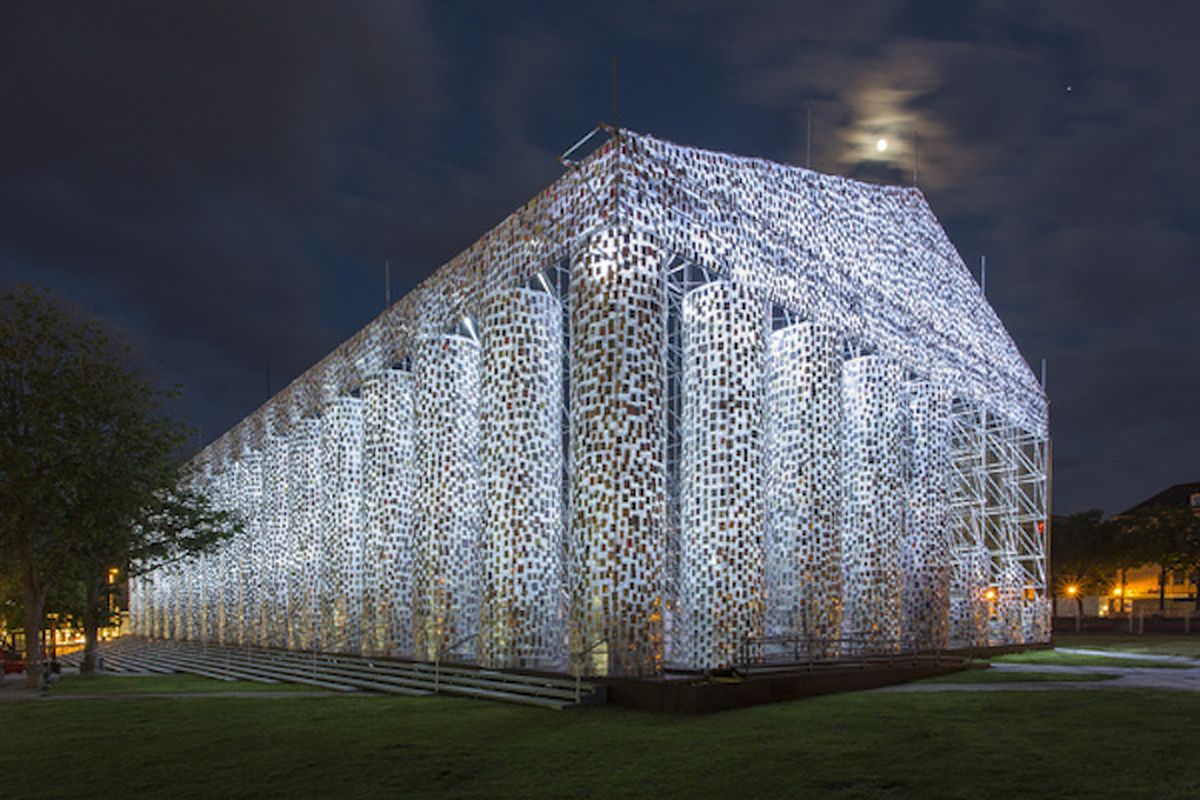 The Parthenon of Books karya Martha Minujín.