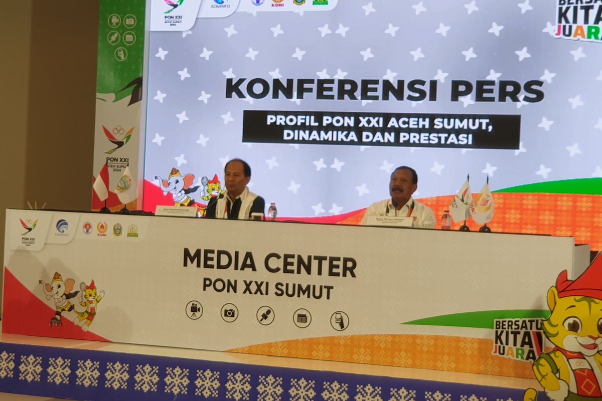Ketua Panitia Pengawas dan Pengarah (Panwasrah) PON XXI 2024 Aceh-Sumut, Mayjen TNI Purn Dr Suwarno saat menggelar konferensi pers di Media Center PON XXI, di Hotel Santika, Kota Medan, pada Rabu (18/9/2024).  