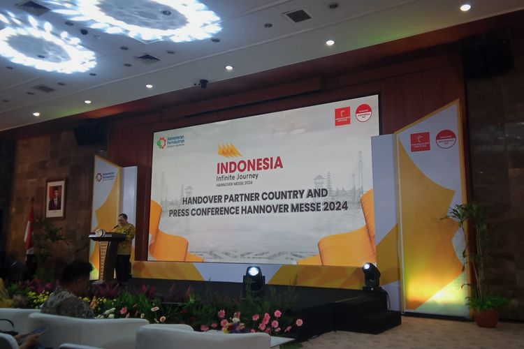 Staf Ahli Bidang Penguatan Industri Dalam Negeri Kementerian Perindustrian Ignatius Warsito dalam jumpa pers Hannover Messe 2024 di Jakarta, Rabu (6/3/2024). 