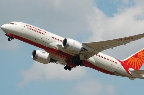 Pramugari Air India Terjatuh Saat Pesawat Sedang Parkir