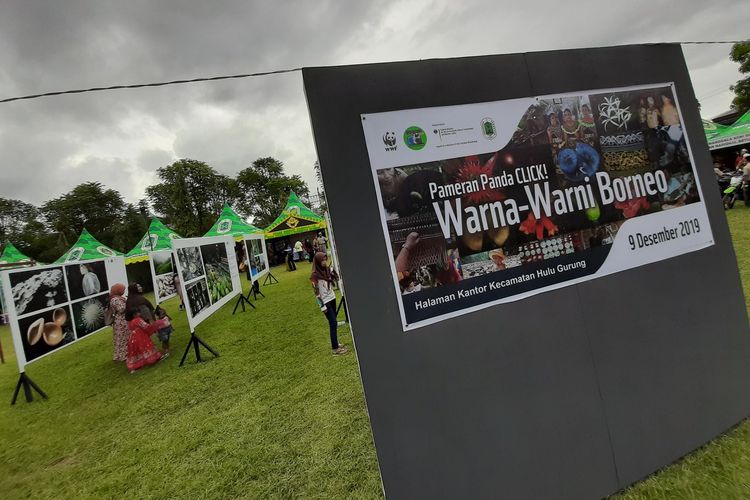 Sebanyak 30 warga di 4 desa dan 2 kecamatan di Kabupaten Kapuas Hulu, Kalimantan Barat, mendapat pelatihan fotografi selama satu tahun. Hasilnya dipamerkan di Pekan Raya Bumi Kasturi, Kabupaten Kapuas Hulu, Kalimantan Barat, Senin (9/12/2019).