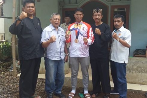 Atlet Peraih Medali Emas SEA Games Pulang Kampung Naik Angkutan Umum