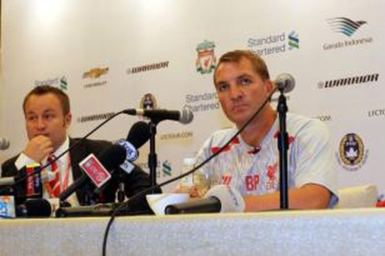 Pelatih Liverpool, Brendan Rodgers (kanan), saat jumpa pers di Hotel Mulia Jakarta Pusat, Kamis (18/7/2013). Liverpool akan melakukan pertandingan persahabatan melawan tim Indonesia XI Sabtu (20/7/2013) mendatang di Stadion Utama Gelora Bung Karno (SUGBK). 