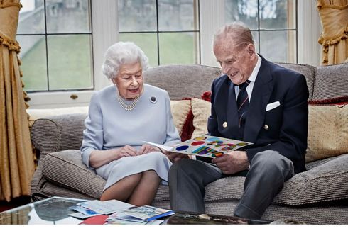 Ratu Elizabeth dan Pangeran Philip Rayakan Ulang Tahun Pernikahan yang ke-73