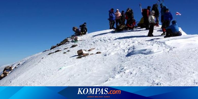 Mahasiswa Universitas Sriwijaya Coba Daki Gunung Elbrus