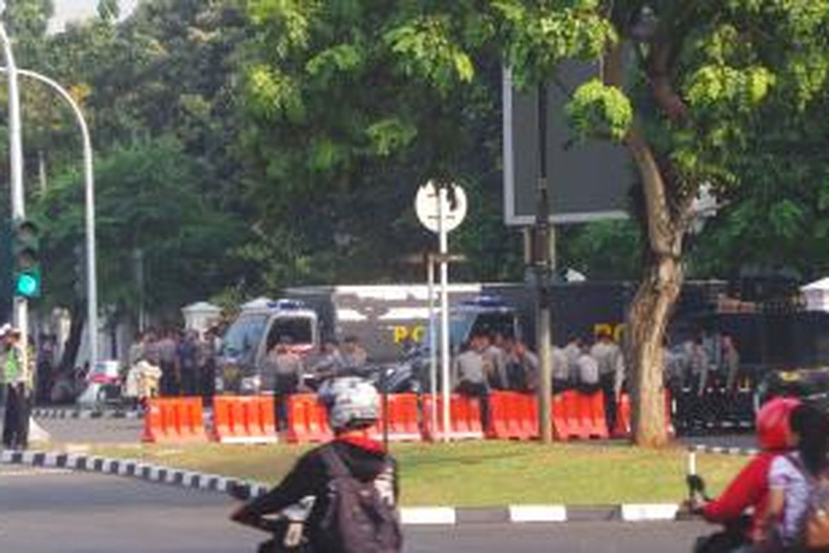 Kondisi di salah satu pintu Istana Negara yang dijaga aparat polisi dalam mengantisipasi demo Harkitnas. Rabu (20/5/2015).