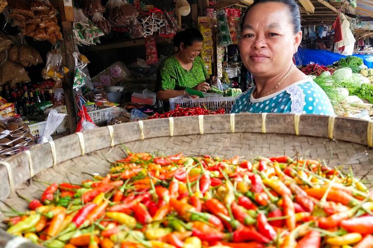 Cabai rawit merah di Pasar Baru Lumajang terus alami kenaikan, Minggu (26/6/2022)