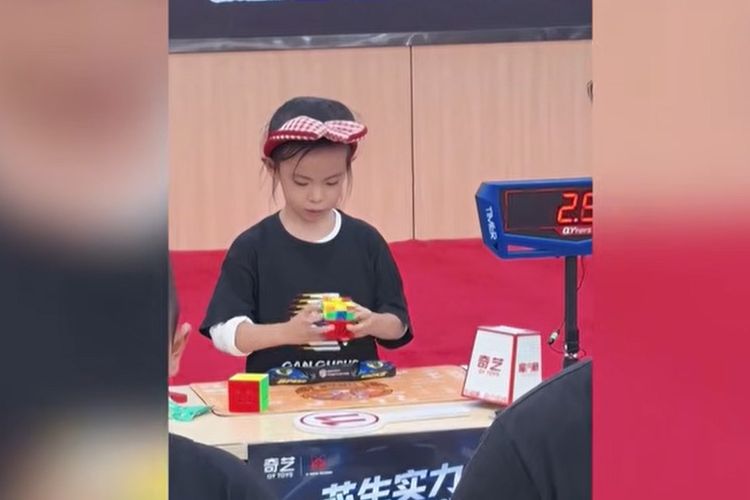 Baru 6 Tahun, Bocah China Cetak Rekor Dunia Rubik Kategori Putri