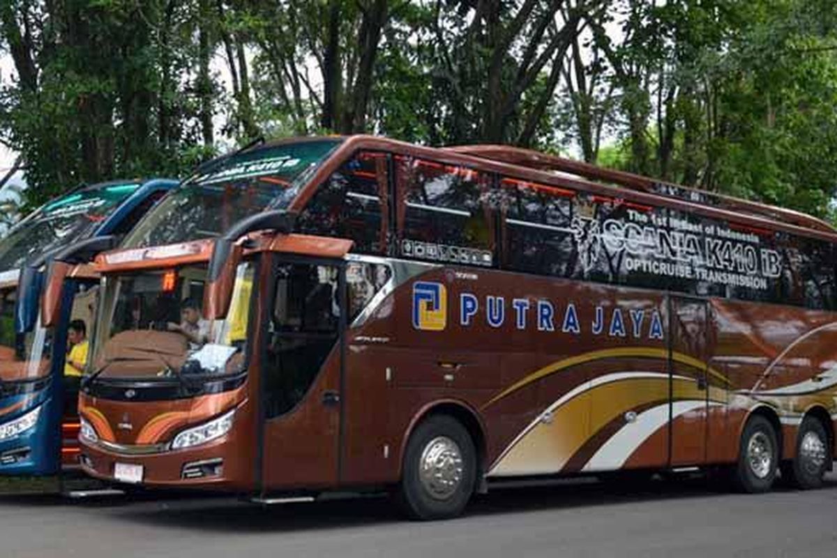 Bus S-Liner Maxi High Deck milik PO Putra Jaya, pertama di Sulawesi.