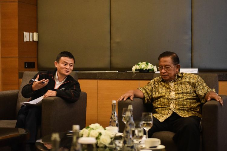 Suasana pertemuan antara pendiri Alibaba Group Jack Ma dengan Menteri Koordinator Bidang Perekonomian Darmin Nasution serta menteri dan pimpinan lembaga terkait lainnya di Hotel Ritz Carlton SCBD, Jakarta, Minggu (2//9/2018).