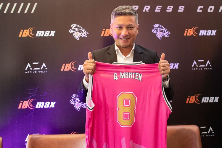 Gading Marten saat diperkenalkan sebagai Presiden Klub West Bandits Solo, Selasa (12/10/2021),