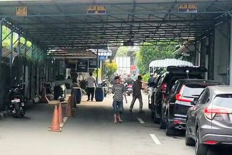 Situasi lokasi pengecekan fisik kendaraan di Kantor Samsat Polres Metro Jakarta Selatan, Kamis (29/9/2022).