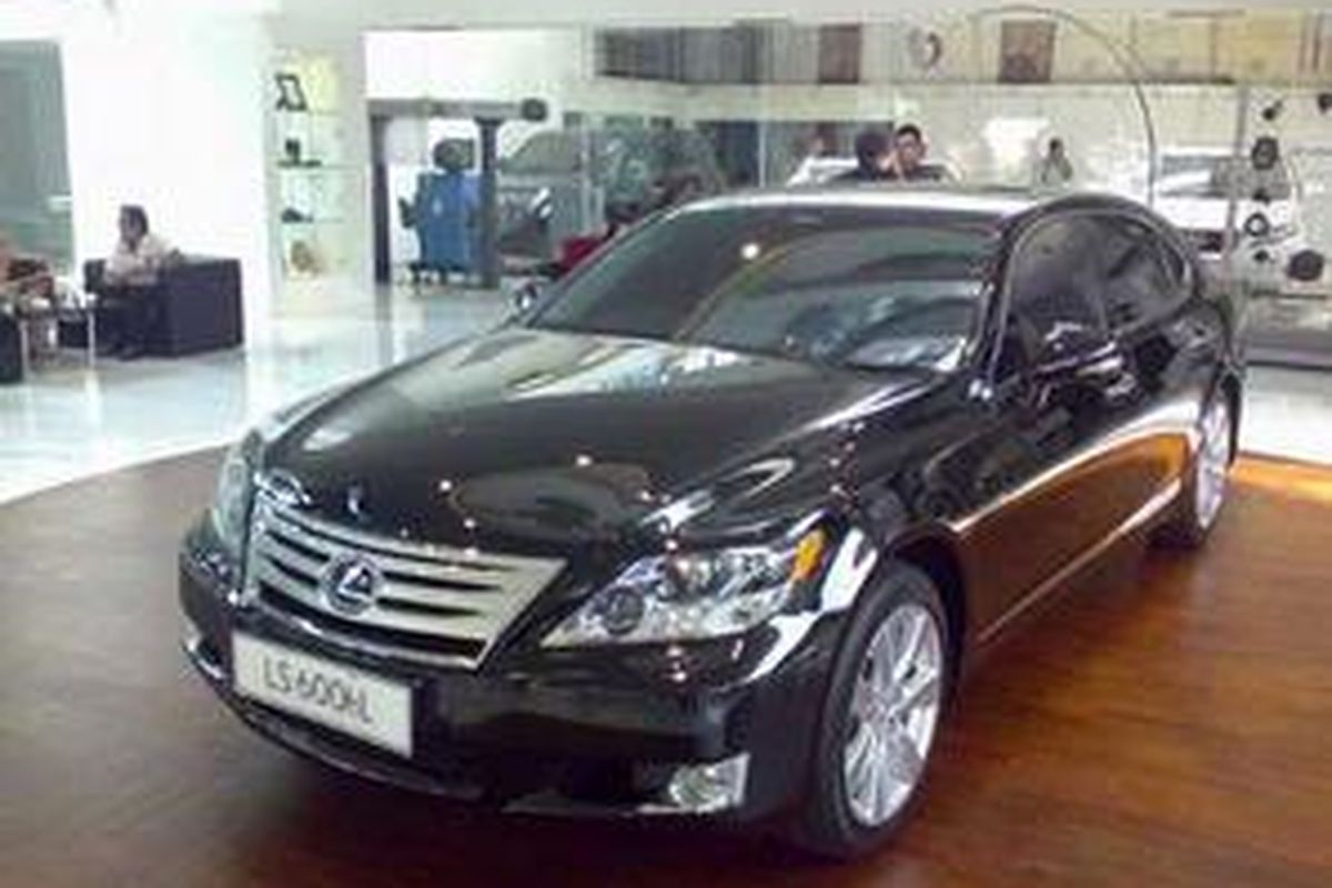 Lexus LS600hL