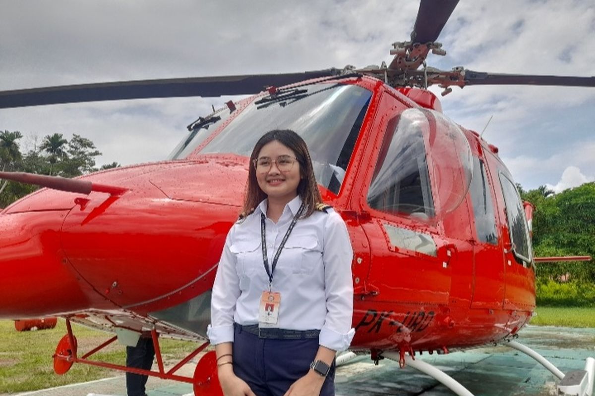 Velyn Angelica pilot perempuan pemadam kebakaran di hutan