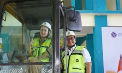 United Tractors Serahkan Ekskavator untuk Pelatihan Vokasi di Maluku Utara