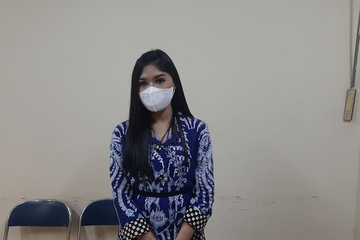 Erina Sofia Gundono usai menjadi moderator di acara orasi ilmiah di Universitas Gadjah Mada (UGM).