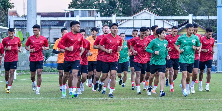 Skuad Timnas Indonesia menjalani latihan perdana di Bandung pada Senin (19/9/2022) jelang pertandingan FIFA Match Day antara Indonesia vs Curacao yang akan berlangsung, Sabtu (24/9/2022).