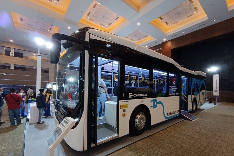 Bus listrik Velocity W5 E-Inobus buatan Karoseri Tentrem dan PT INKA