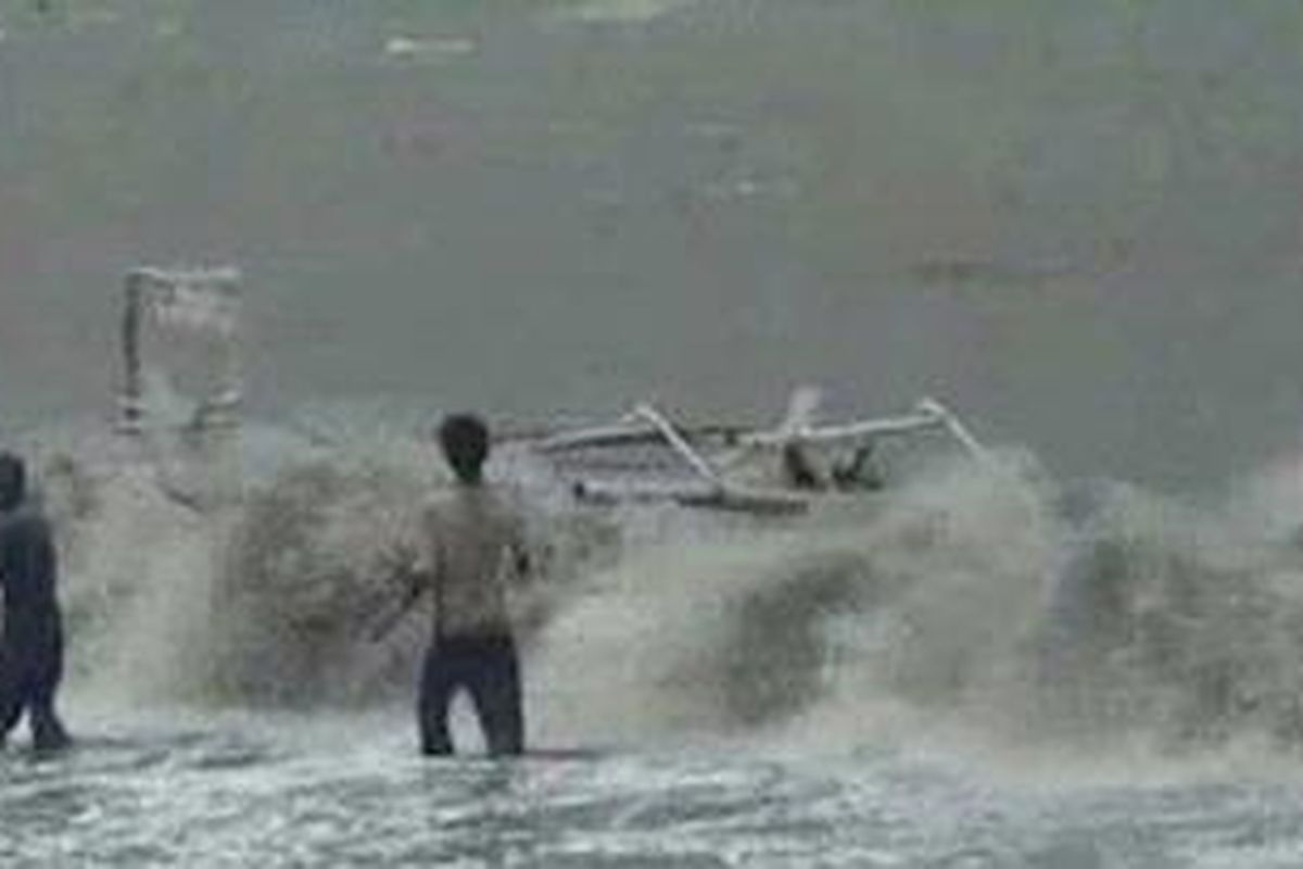 Cuaca buruk menerjang wilayah perairan Majene sejak sepekan terakhir. 