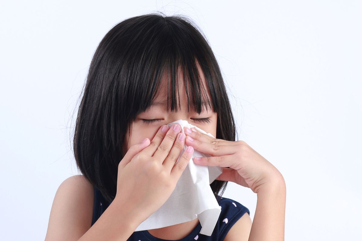Beberapa orangtua sering menganggap kebiasaan konsumsi es atau minuman dingin menjadi penyebab utama anak-anak terkena flu.