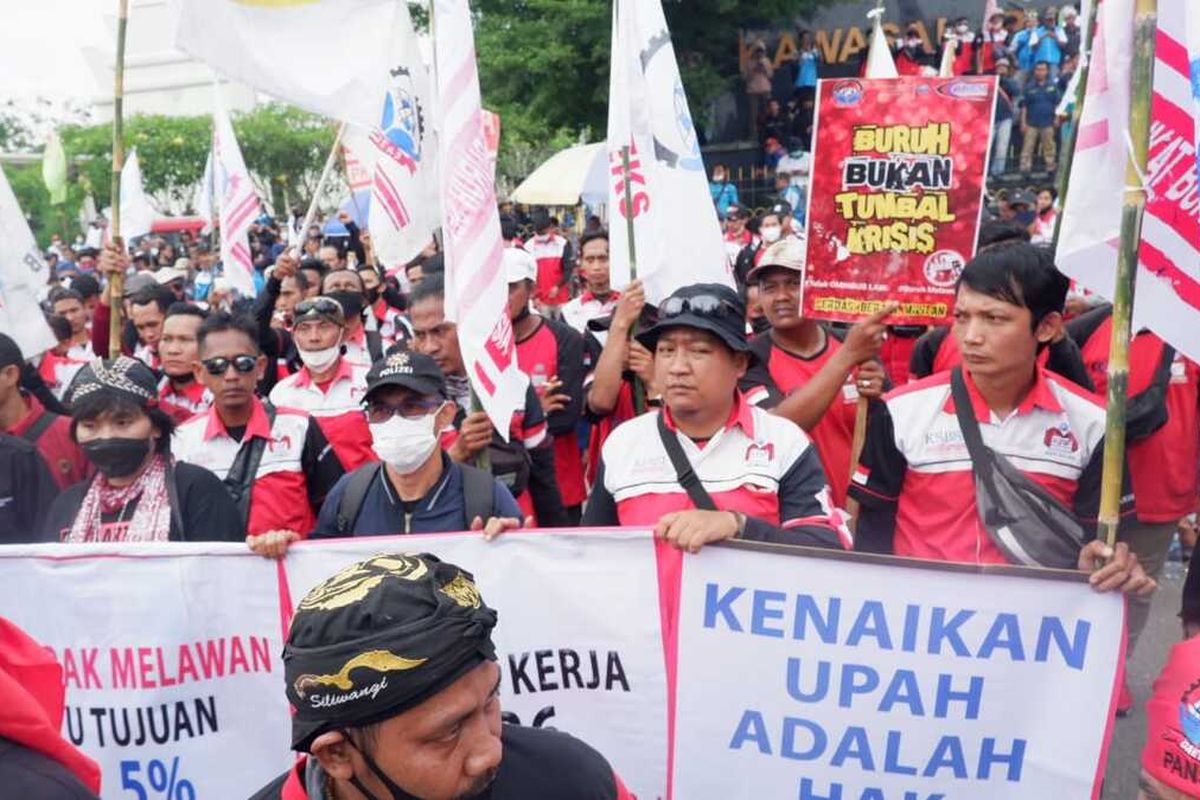 Buruh demo tolak kenaikan UMP 2022