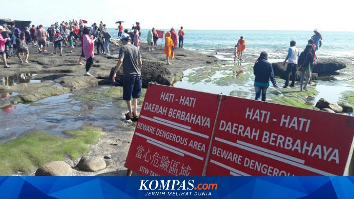 DENPASAR, KOMPAS.com - Gubernur Bali Made Mangku Pastika meminta Gabungan Industri Pariwisata Indonesia (GIPI) untuk mulai memikirkan keberlangsungan arah pariwisata Bali ke depan, di tengah perubahan yang terjadi begitu cepat. "Saat ini, tren dunia masuk di era digital, segala sesuatu kita akses pakai teknologi, mau tidak mau kita juga harus mengikutinya," kata Pastika saat menerima audiensi jajaran GIPI Bali, di Denpasar, Selasa (9/8/2016). (BACA: Orang Korea Lebih Tahu Bali dan Nasi Goreng...) Menurut dia, pemanfaatan teknologi juga telah masuk ke dunia pariwisata. Pastika mencontohkan hal kecil yang bisa dilihat adalah fasilitas google map dan informasi obyek wisata yang sangat mudah diakses melalui ponsel pintar. "Itu juga harus menjadi perhatian GIPI. Bayangkan berbagai akses itu secara tidak langsung telah berimbas kepada tenaga kerja kita. Apa ke depan kita perlu pramuwisata lagi sementara informasi wisata begitu mudah kita dapatkan, dan bagaimana nasib para sopir kita jika wisatawan bisa bepergian sendiri tanpa takut tersesat karena dipandu google map," katanya. (BACA: Wisatawan di Bali Cenderung Menumpuk di Situ-situ Saja...)