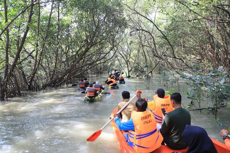 Romokalisari Adventure Land, salah satu wisata dekat Stadion Gelora Bung Tomo Surabaya.