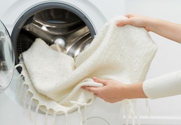 Cara Mencuci Pakaian Berbahan Linen dengan Benar