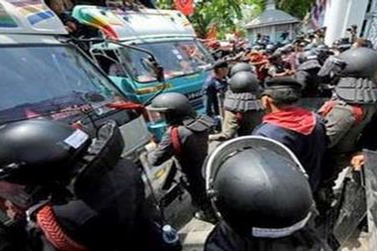 Bentrok di Bangkok, Thailand pecah lagi, Sabtu (15/5/2010) ini.