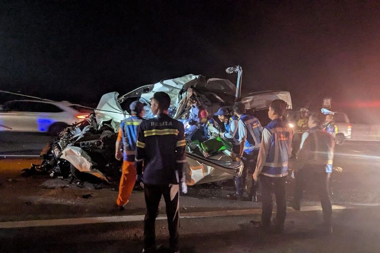 Hiace yang Terlibat Laka Maut Tol Pandaan-Malang Angkut Wisatawan Asal Makassar