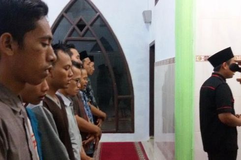 Pelajar Banyuwangi Shalat Gaib untuk Siswi SMP Korban Pemerkosaan dan Pembunuhan