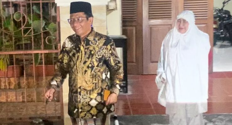 Mahfud Shalat Subuh Berjemaah Sebelum Mencoblos