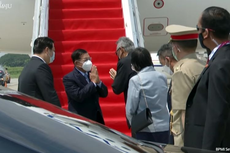 Pemimpin militer Myanmar Jenderal Min Aung Hlaing tiba di  Bandara Soekarno Hatta, Sabtu (24/4/2021). Kedatangan Jenderal Min ini dalam rangka menghadiri Konferensi Tingkat Tinggi (KTT) ASEAN yang membahas masalah konflik Myanmar.  