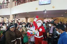 Ketika Sinterklas Bagi-bagi Hadiah di Gereja Kampung Sawah, Langsung Disambut Anak-anak...