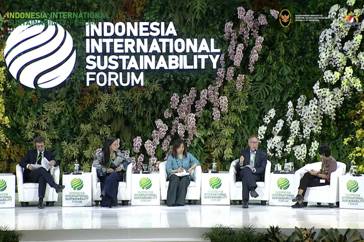 Panel diskusi Strategies for Conservation and Biodiversity di Indonesia International Sustainability Forum (ISF) 2024, Jakarta, Jumat (6/9).

