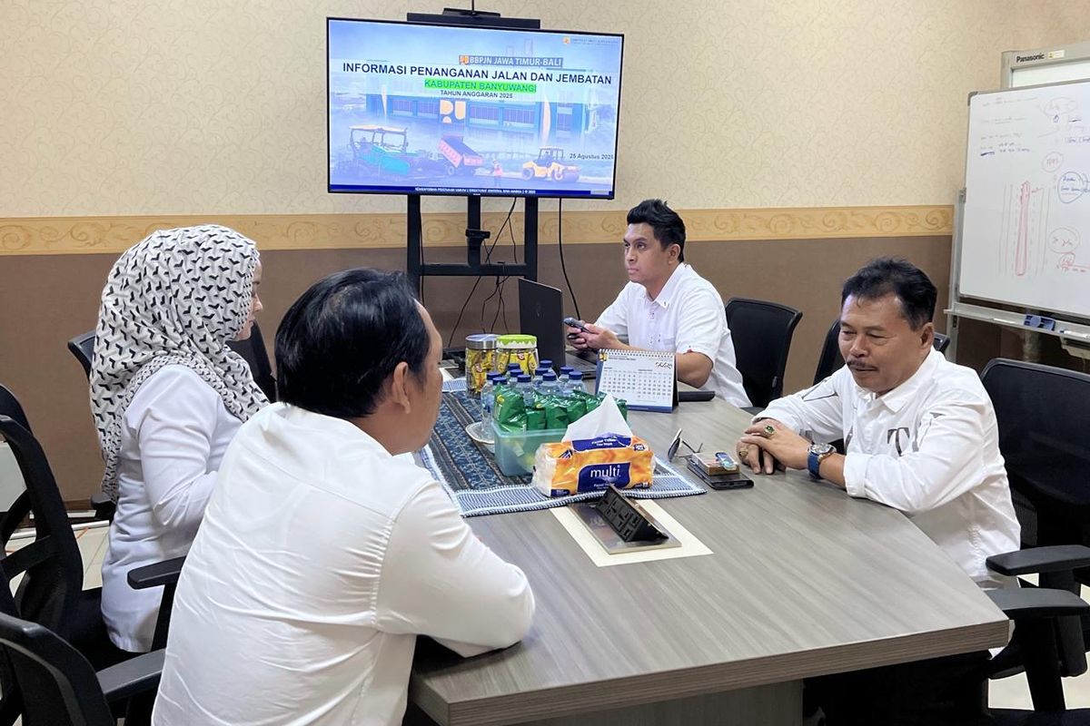 Wakil ketua DPRD Banyuwangi, Ruliyono saat rapat bersama BBPJN Jawa-Bali di Surabaya