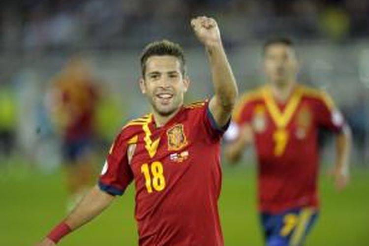 Bek Spanyol, Jordi Alba, merayakan golnya usai membobol gawang Finlandia dalam lanjutan pertandingan grup I babak kualifikasi Piala Dunia 2014, Jumat atau Sabtu (7/9/2013) dini hari WIB. 