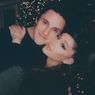4 Fakta Pernikahan Intim Ariana Grande dan Dalton Gomez