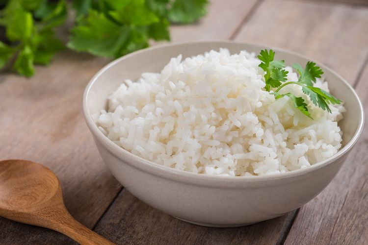 Ilustrasi nasi putih, cara menurunkan berat badan yang aman tanpa menghindari nasi putih