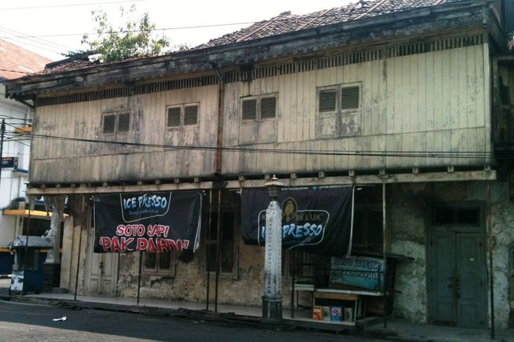 Gedung NV Kian Gwan pada 2015 sebelum dipugar dan difungsikan sebagai restoran Pringsewu di kawasan Kota Tua Semarang.