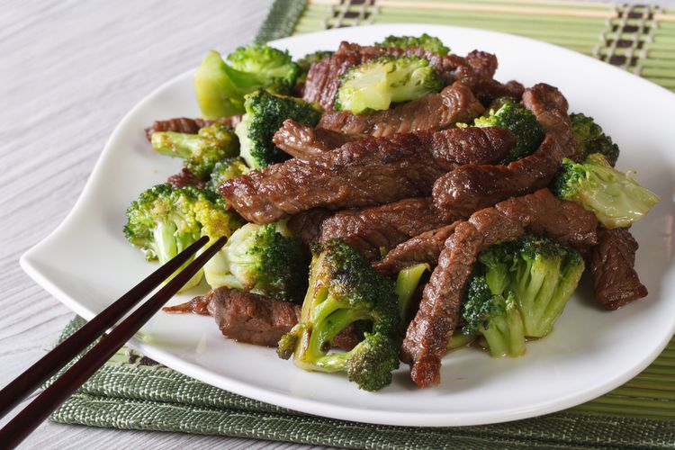 Ilustrasi daging sapi brokoli. 