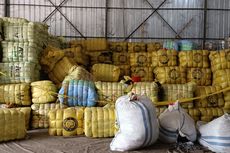 Penampakan Gudang Penyimpanan Baju Bekas Impor di Bekasi yang Digerebek Polisi