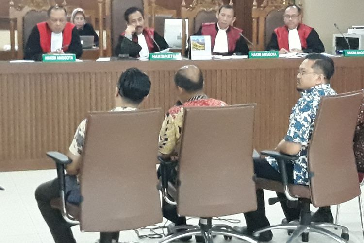 Tiga auditor BPK, Roy Steven, Kurnia Setiwan dan Imam Sutaya bersaksi di Pengadilan Tipikor Jakarta, Kamis (1/3/2018).