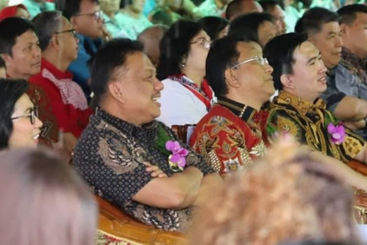 Safari Natal yang juga dihadiri oleh Sekdaprov Edwin Silangen, SE, MS, Bupati Bolmong Yasti Soepredjo Mokoagow, Walikota Kotamobagu Tatong Bara, anggota DPRD Sulut Rocky Wowor, Ketua BPMS GMIBM Pdt Christin Raintama-Pangulimanan, dan para pejabat Pemprov Sulut serta ribuan masyarakat Bolmong. 
