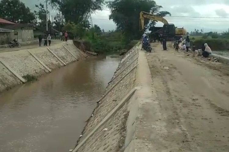 Pengerjaan infrastruktur pengendali banjir Batang Tambuo, Agam, Sumatera Barat, kembali dikebut setelah bangunan roboh diterjang banjir beberapa waktu lalu.