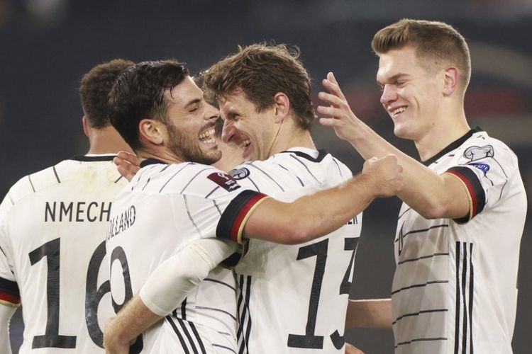 Thomas Mueller dan para pemain timnas Jerman merayakan gol ke gawang Liechtenstein pada laga Kualifikasi Piala Dunia 2022 di Wolfsburg, Jumat (12/11/2021) dini hari WIB.