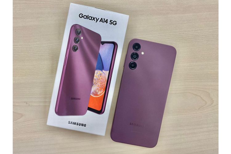Samsung Galaxy a14 5G (warna Dark Red) resmi meluncur di Indonesia, Harga Samsung Galaxy a14 5G adalah Rp 2,99 juta untuk varian memori 6/128 GB.