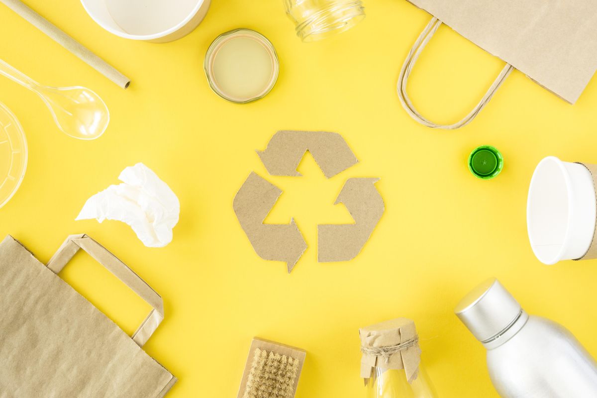 Ilustrasi kegiatan daur ulang sampah