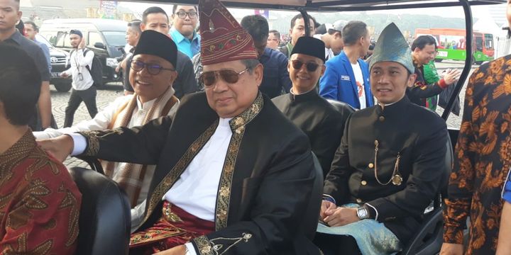 Ketua Umum Partai Demokrat Susilo Bambang Yudhoyono menghadiri acara deklarasi kampanye damai di Lapangan Monas, Jakarta, Minggu (23/9/2018).
